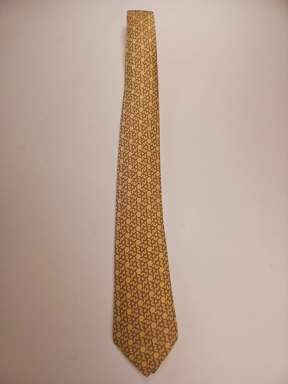 Vintage Hermes Paris 7935 MA Yellow Gold Chain Pattern 100%Silk France - Picture 1 of 9